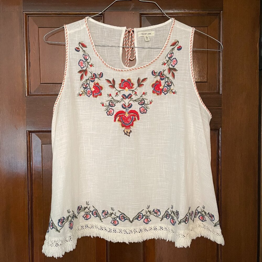 Size XL Max Studio embroidered sleeveless top